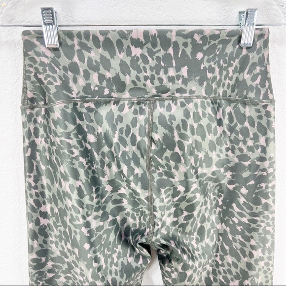 GOOD AMERICAN The Ferocious
Legging in Green and Pink Leopard
Print Large L - Picture 7 of 11
